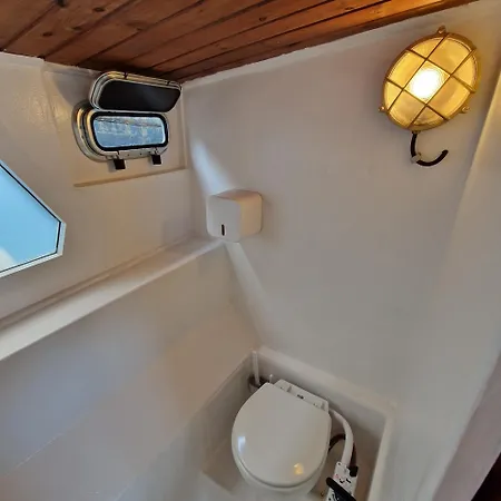 Sailing Úszó hotel